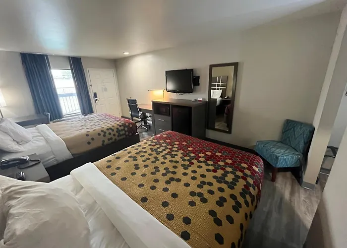 Econo Lodge Inn & Suites Murfreesboro