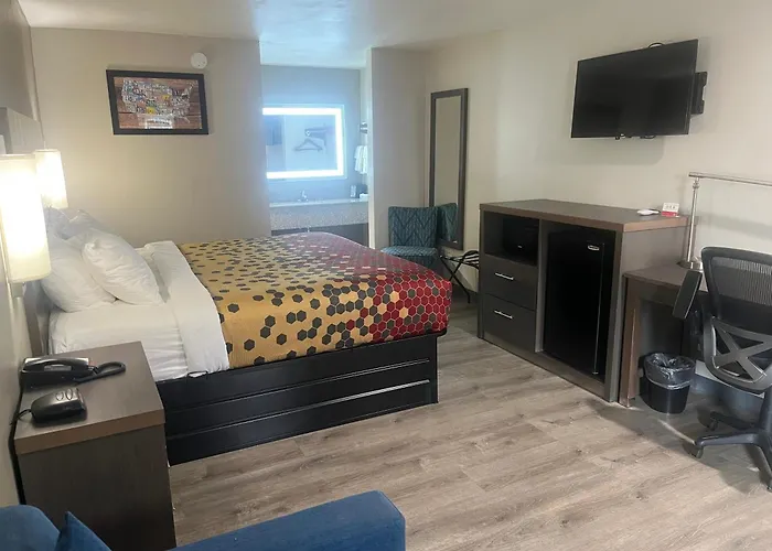Econo Lodge Inn & Suites Murfreesboro