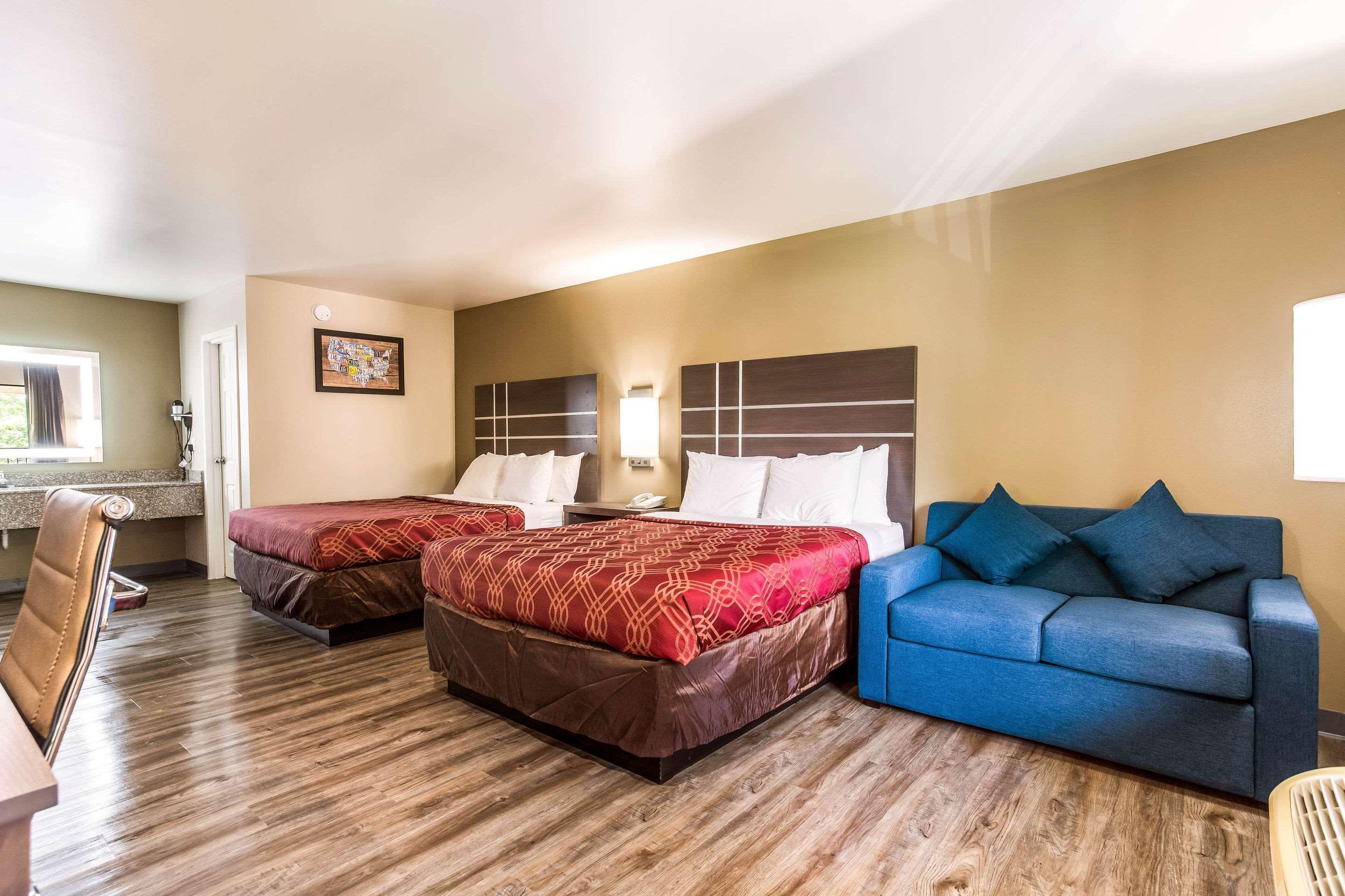 Hotel Econo &