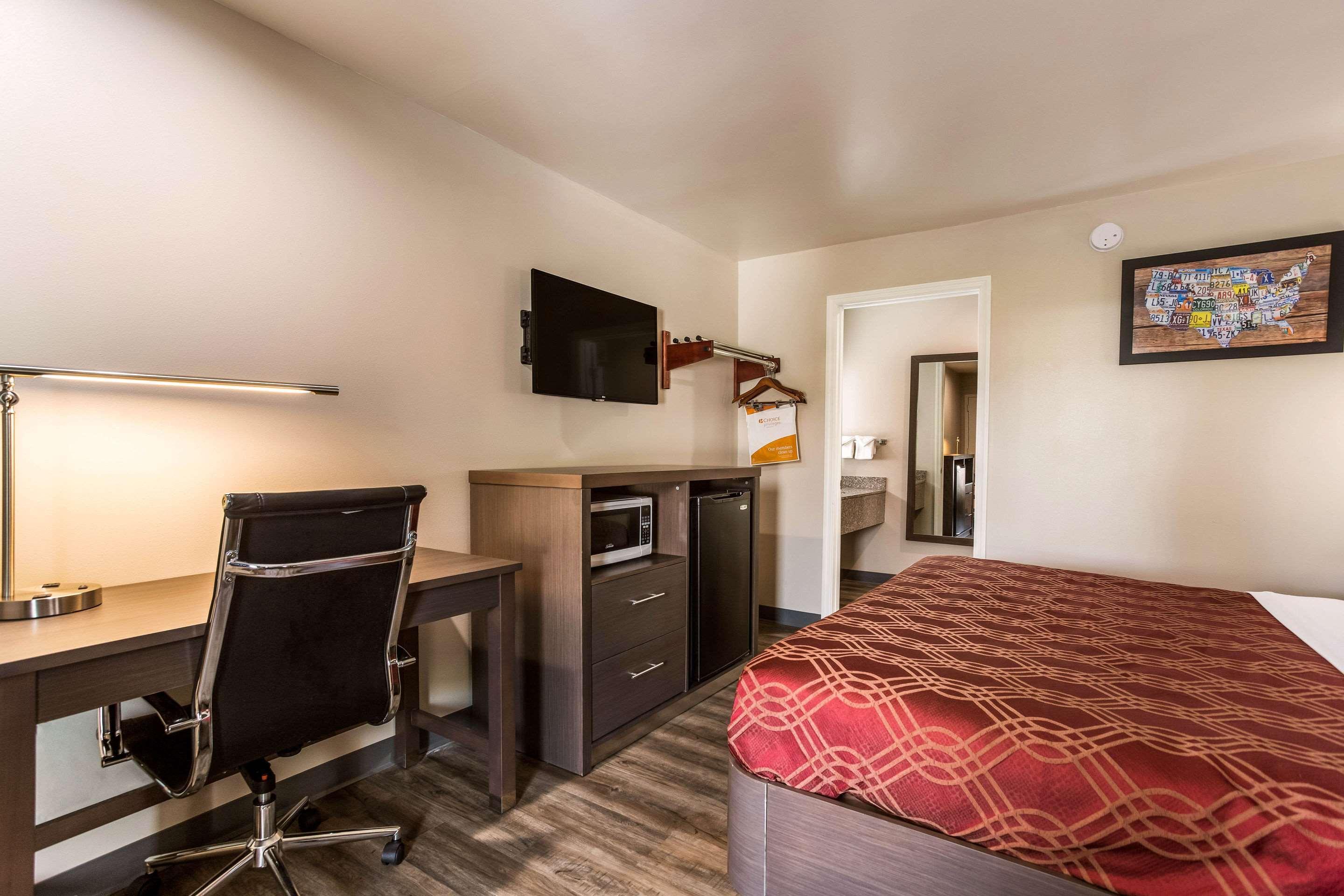 Hotel Econo & 2*