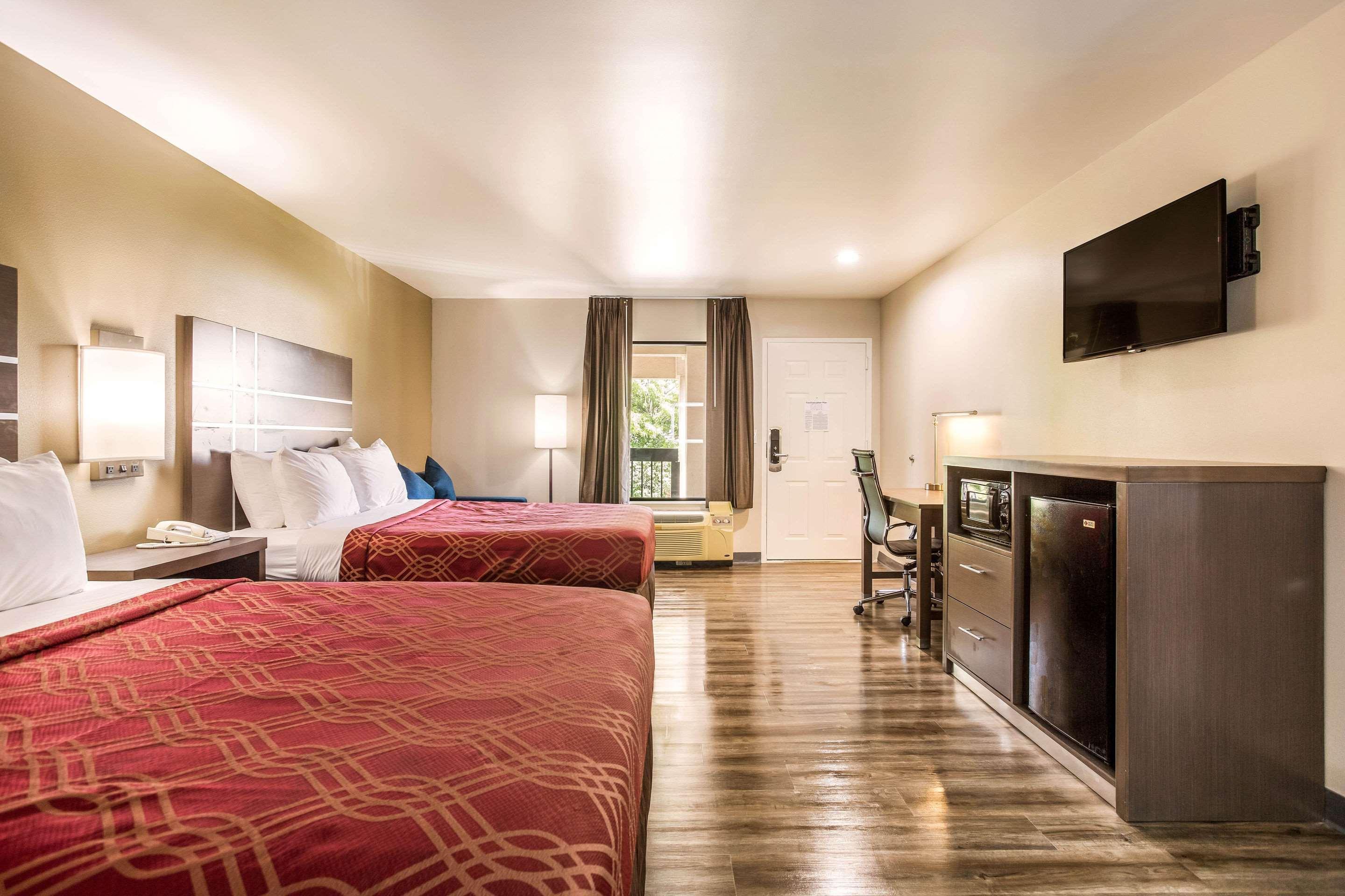 Hotel Econo &