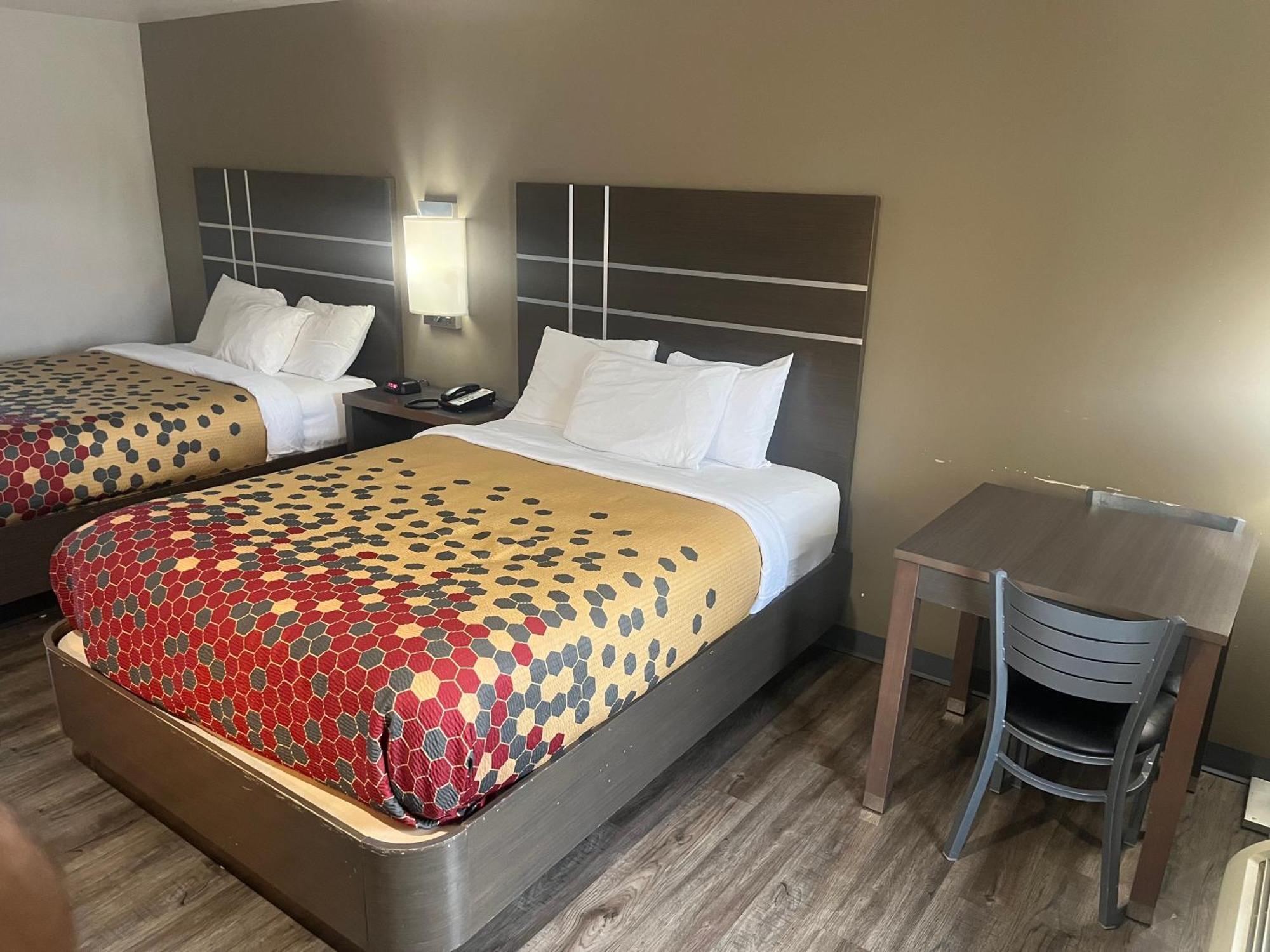 Hotel Econo &