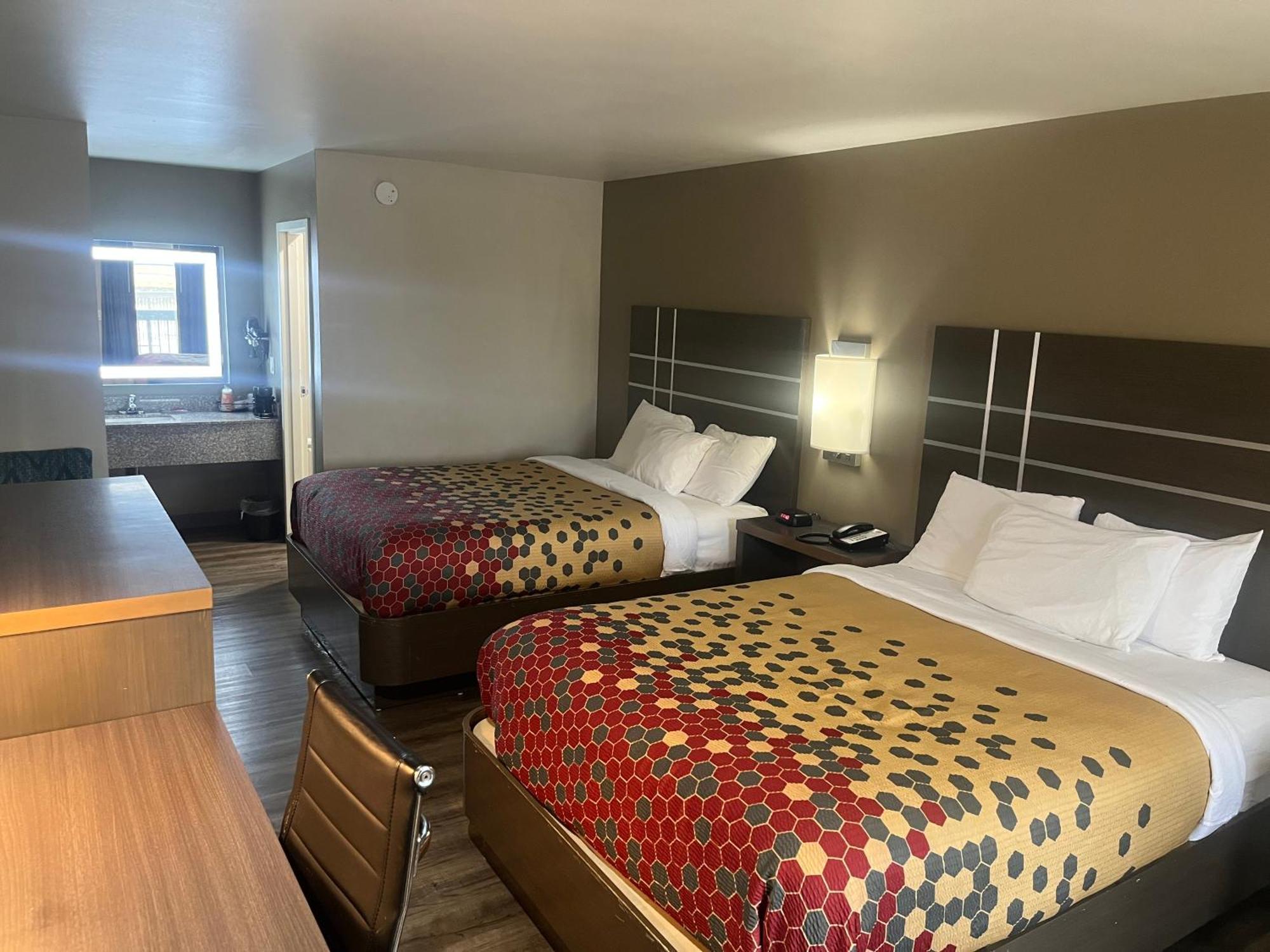 Hotel Econo &